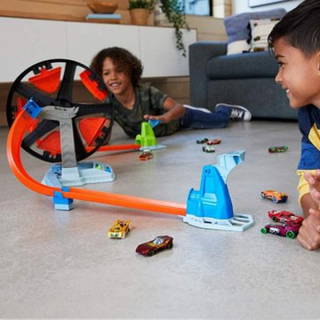 Hotwheels Dönen Tekerlek Macerası Yarış Seti Gjm77