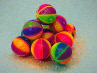 Renkli Sesli Dikenli Işıklı Top - 7 Cm